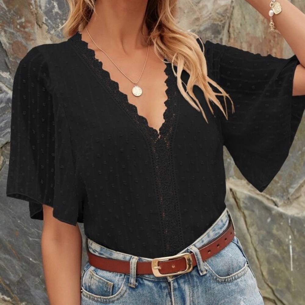 NWT Women’s Black V-Neck Lace Trim Blouse large